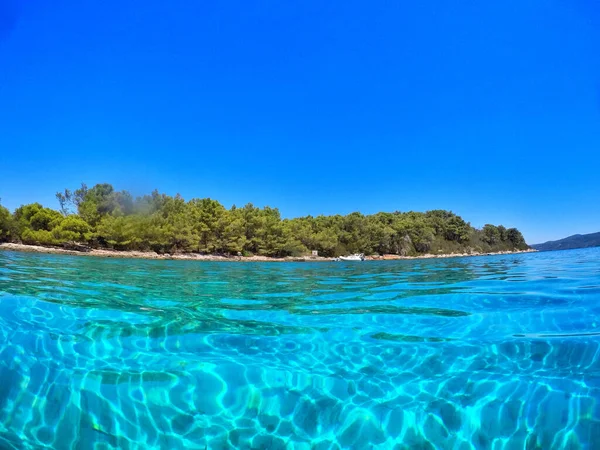 Primer Plano Aguas Cristalinas Isla Tropical Día Soleado — Foto de Stock