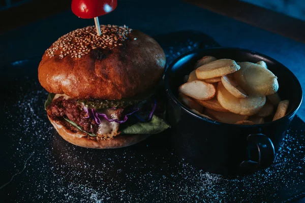 Lezzetli Bir Hamburgerin Seçici Odak Noktası — Stok fotoğraf