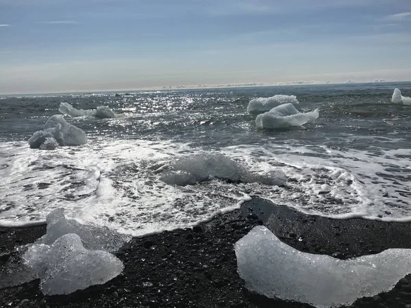 Belo Tiro Uma Costa Com Icebergs Mar — Fotografia de Stock
