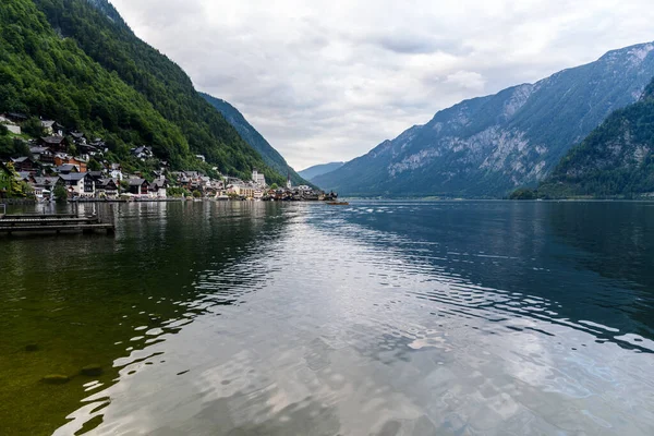 Villaggio Vicino Bellissimo Lago Catturato Hallstatt Austria — Foto Stock