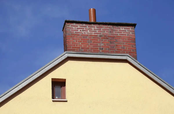 Detailní Záběr Starého Cihlového Komína Starého Domu — Stock fotografie