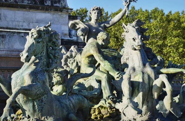 Eine Nahaufnahme Eines Teils Der Skulptur Brunnen Des Aux Girondins — Stockfoto