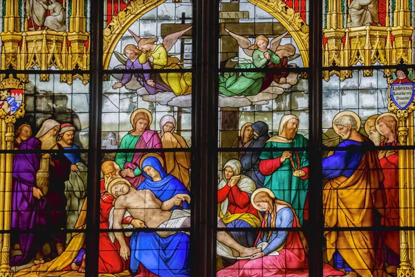 코로그 2015 베드로 대성당의 스테인드글라스 베드로 대성당 예수의 십자가나 증언의 — 스톡 사진