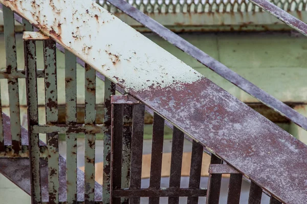 Paslı Metal Merdivenlerin Yakın Plan Çekimi — Stok fotoğraf