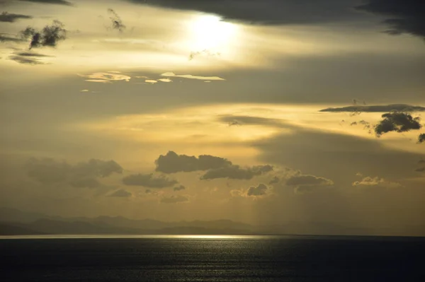 Una Hermosa Toma Maravilloso Atardecer Sobre Océano — Foto de Stock