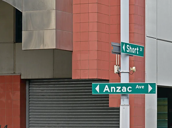 Auckland Şehir Merkezindeki Anzac Bulvarı Short Street Tabelaları — Stok fotoğraf