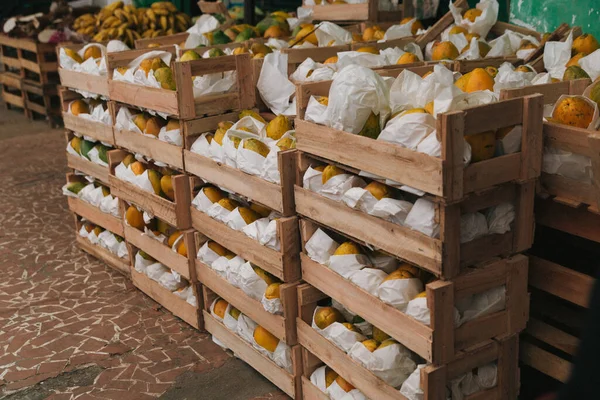 Trälåda Med Mogen Papaya — Stockfoto