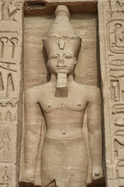 Közelkép Szobrok Ramesses Nagy Temple Ramesses Abu Simbel Komplexum Egyiptom — Stock Fotó