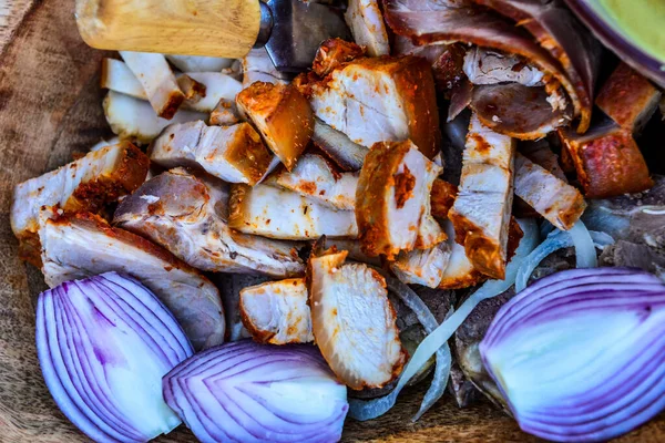 Primer Plano Trozos Fritos Pavo Con Cebolla —  Fotos de Stock