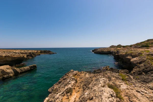 Grottan Pillirina Omgiven Havet Solljuset Och Blå Himmel Italien — Stockfoto