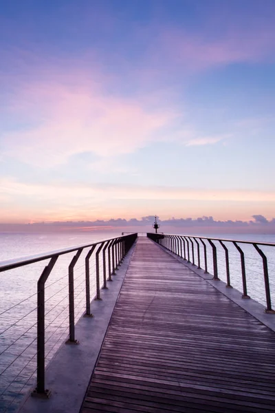 Vista Alba Sulla Strada Senza Fine Sulla Passerella — Foto Stock