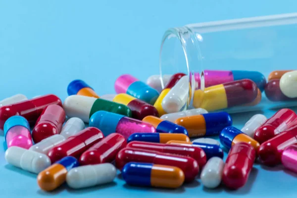 Primo Piano Farmaci Capsula Colorati — Foto Stock