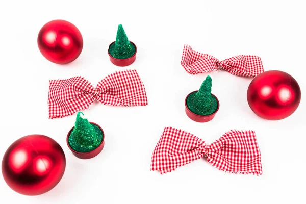 Een Close Van Verschillende Kerst Ornamenten Geïsoleerd Een Witte Achtergrond — Stockfoto