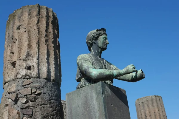 Gammal Skulptur Klar Himmel Forumet Pompeji Italien — Stockfoto