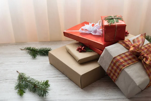 Hög Med Förpackade Lådor För Julklappar — Stockfoto