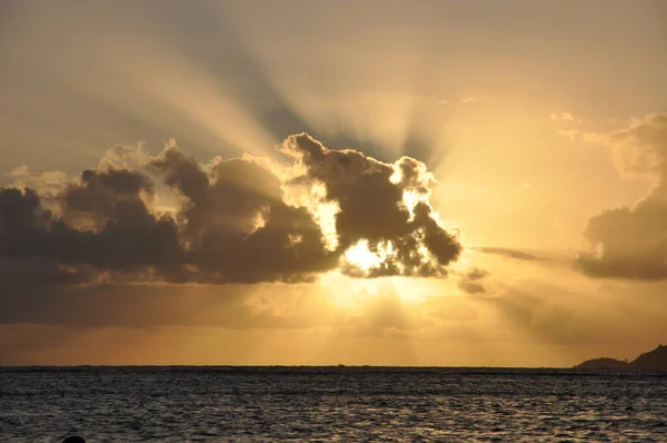 Landscape Sea Sunlight Cloudy Sky Beautiful Golden Sunset — Stock Photo, Image