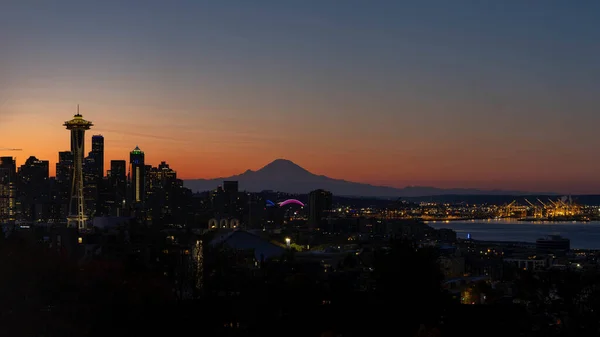 Breathtaking Panoramic Sunset View Seattle Skyline Mount Rainier Usa — Foto de Stock