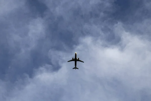 비행중 비행기의 — 스톡 사진