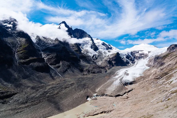 Grossglockner Alps Avusturya Daki Dağın Zirvesini Çevreleyen Bulutların Alçak Açılı — Stok fotoğraf