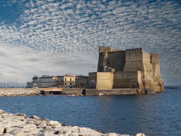 Castelo Dell Ovo Sob Céu Nublado Nápoles — Fotografia de Stock