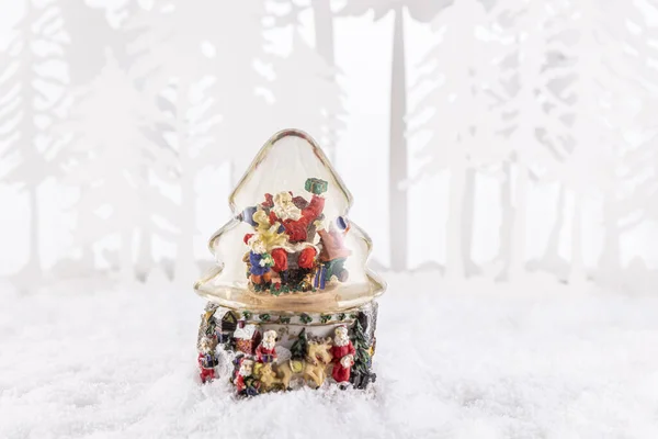 Крупный План Рождественского Украшения Искусственном Снегу Белом Фоне — стоковое фото