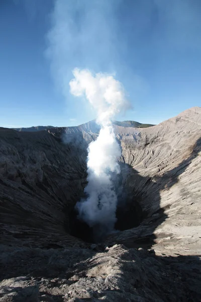 Disparo Vertical Cráter Volcánico Activo —  Fotos de Stock
