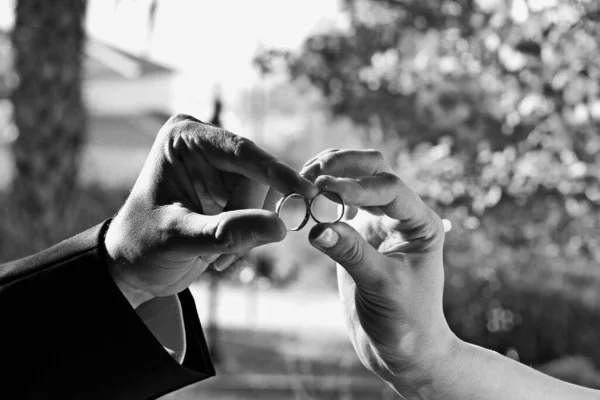 Marriage Symbol Man Woman Hands Holding Wedding Rings — Stock Photo, Image