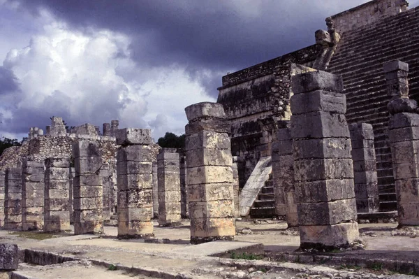 Colunas Templo Maia Mil Guerreiros Cidade Histórica Chichen Itza — Fotografia de Stock