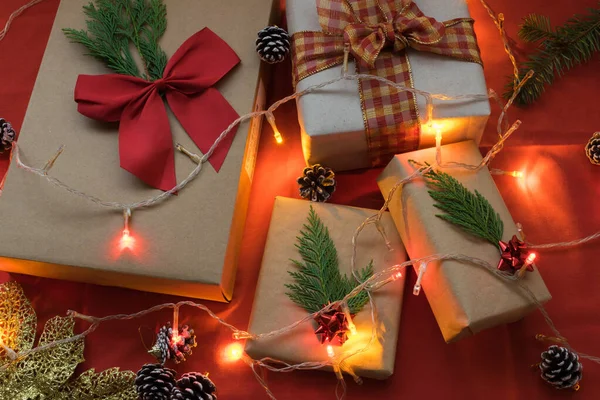 Cajas Regalo Navidad Sobre Fondo Rojo Luces — Foto de Stock