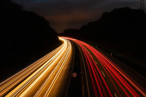 Una Bella Colorata Lunga Esposizione Delle Auto Guida Autostrada Notte — Foto Stock