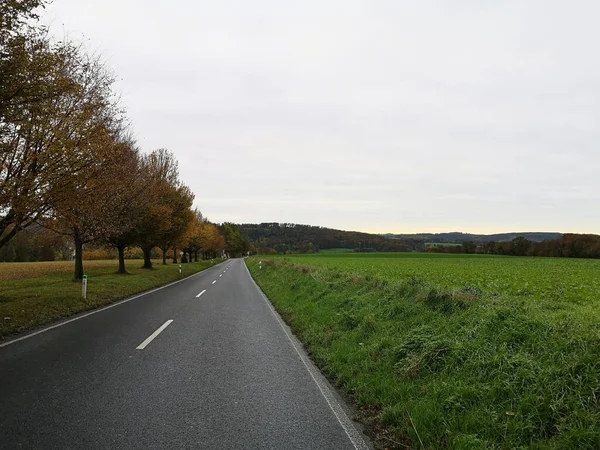 Une Route Milieu Classé Capturé Pendant Journée — Photo