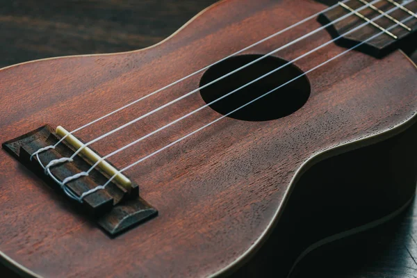 Nahaufnahme Einer Hölzernen Ukulele Mit Saiten — Stockfoto