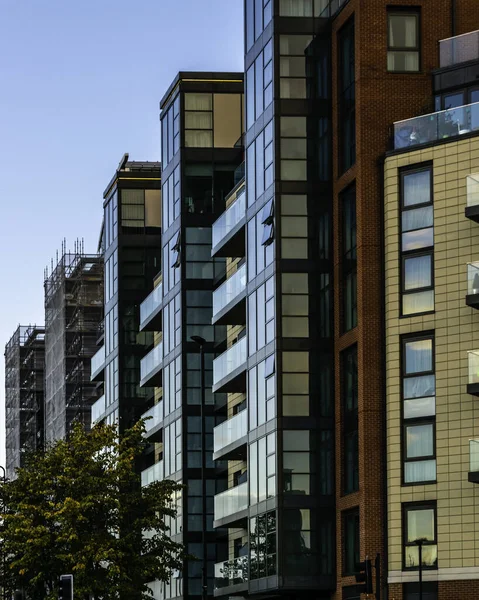 Tiro Vertical Edifícios Modernos Battersea Londres — Fotografia de Stock