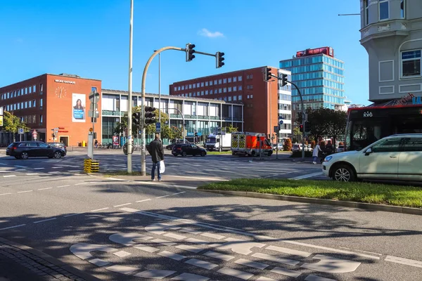 Kiel Deutschland 2020 Große Kreuzung Mit Vielen Menschen Und Verkehr — Stockfoto
