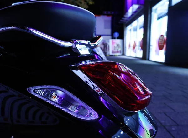 Closeup Shot Rear Light Scooter Night — Stock fotografie