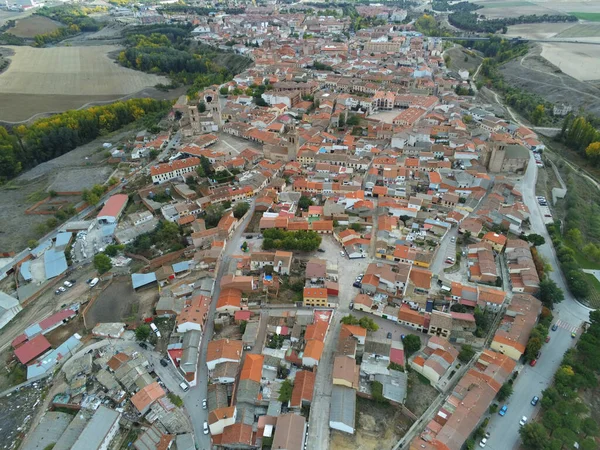 西班牙San Martin Del Castaner山上一座城镇的空中拍摄 — 图库照片
