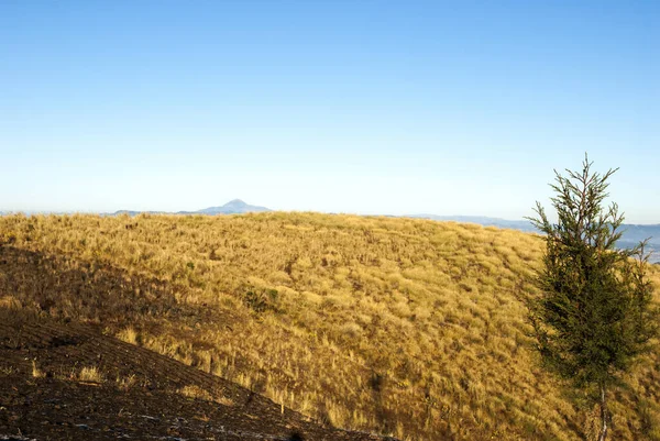 危地马拉农村有风景如画的村庄的日出山 — 图库照片