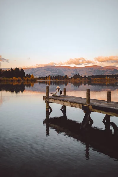 Vertical Shot Female Sitting Pier Playing Guitar Cromwell New Zealand — Stock Photo, Image