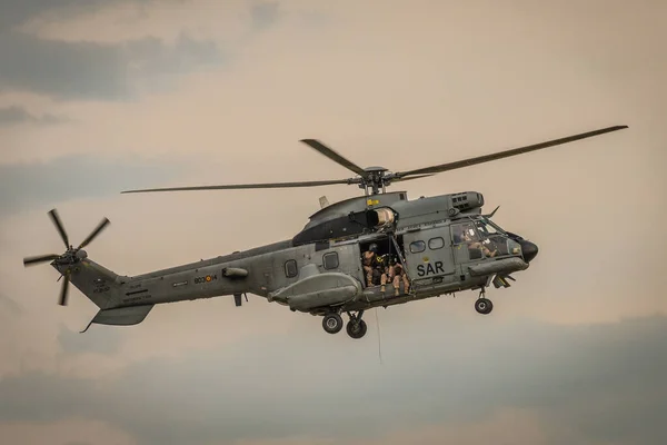 Madrid Spanien Mai 2016 Helicoptero Del Sar Realizando Practicas Rescate — Stockfoto