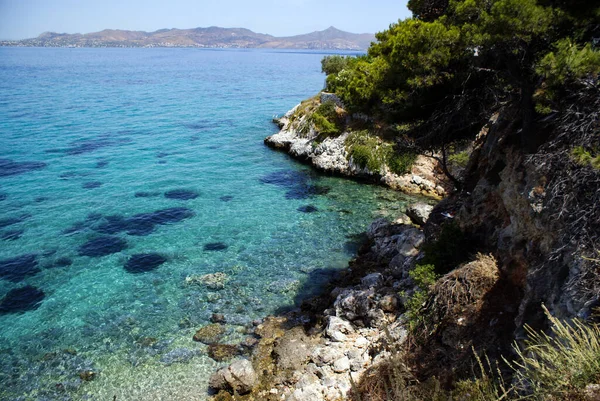 Güzel Agistri Adası Yunanistan Deniz Manzarası Çam Ağaçlarıyla Kaplı Uçurumlar — Stok fotoğraf