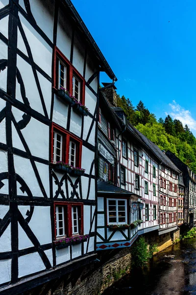 Krásné Domy Podél Řeky Rur Historickém Centru Monschau Německo — Stock fotografie