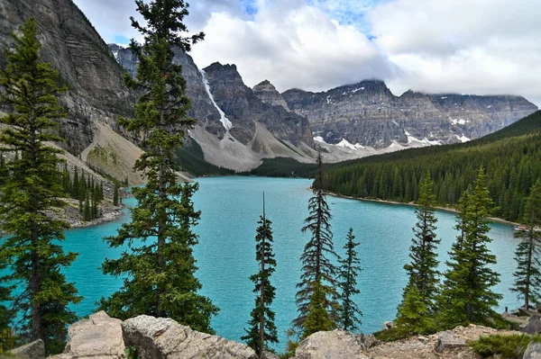 Gyönyörű Kilátás Nyílik Moraine Tóra Banff Nemzeti Parkban Albertában Kanadában — Stock Fotó