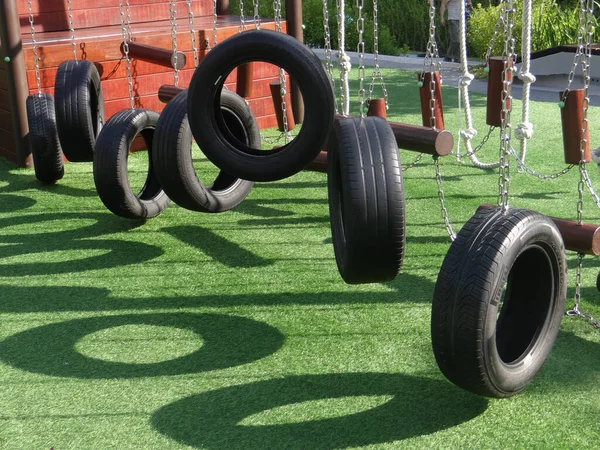 Gruppo Pneumatici Nel Campo Sportivo — Foto Stock