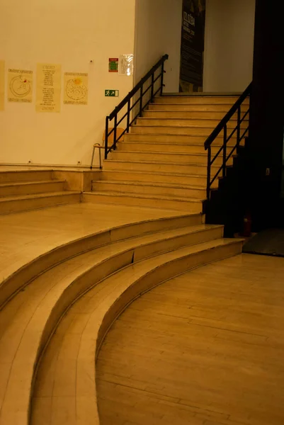 積層板と階段の垂直ショット — ストック写真