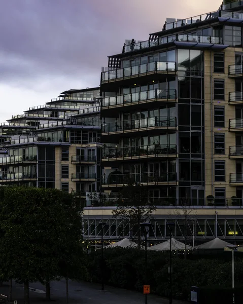 Vacker Ram Moderna Byggnader Solnedgången Battersea London — Stockfoto