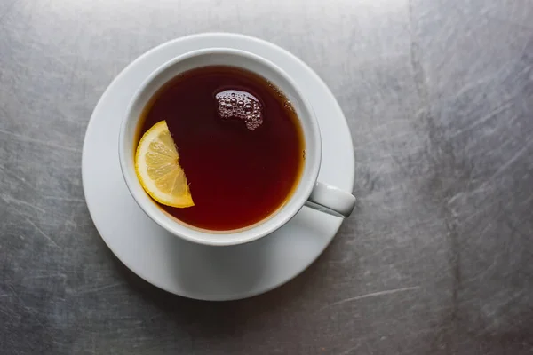 レモンとお茶の高角度ショット — ストック写真