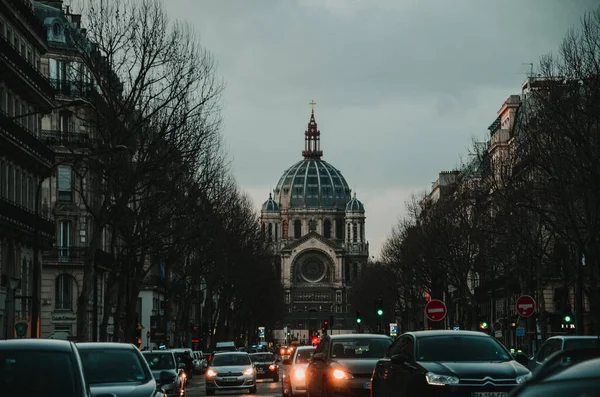 フランス 2020年11月2日 素晴らしい建築物でパリの街の夕日の美しい風景のショット — ストック写真