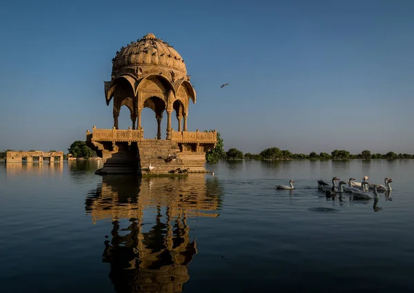 Μια Όμορφη Φωτογραφία Της Λίμνης Tilon Pol Gadisar Στην Ινδία — Φωτογραφία Αρχείου