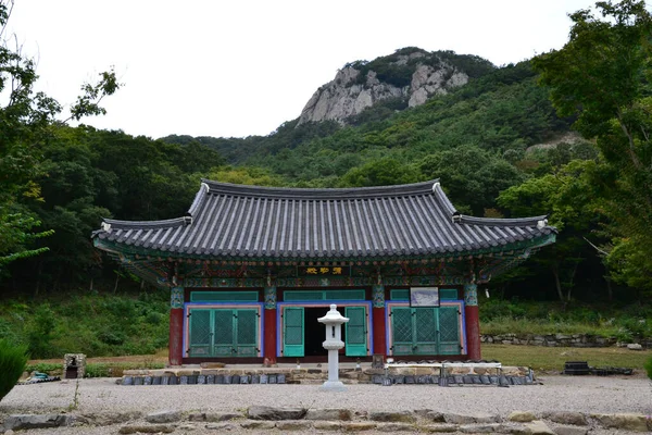 Ένα Παραδοσιακό Κτίριο Στο Εθνικό Πάρκο Byeonsan Bando Νότια Κορέα — Φωτογραφία Αρχείου