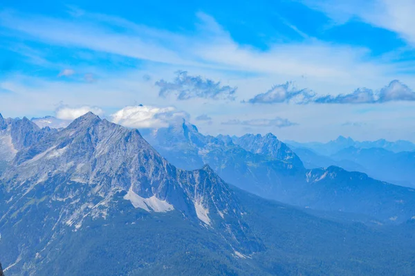 Mesmerizing Shot Snow Capped Rocky Mountains Cloudy Sky — Stock Photo, Image